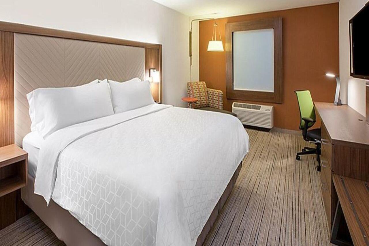 Holiday Inn Express & Suites - Cedar Springs - Grand Rapids N By Ihg Exterior foto